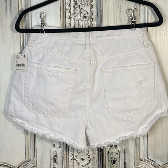 We the Free 100% Cotton NWT White Denim Shorts Trendy Fresh Summer Casual S/28W - Picture 5 of 10